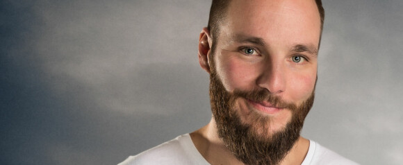 image: NRK-profil fikk ølboks i hodet under standupshow